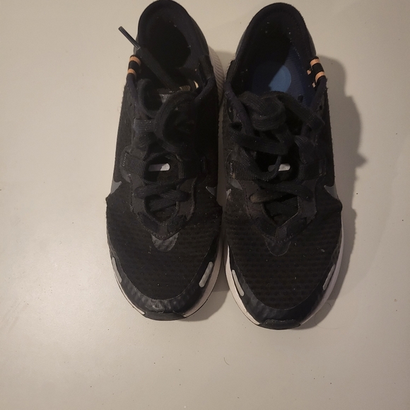 Nike Womans Size 6 Black Repesto Sneaker - Picture 1 of 6